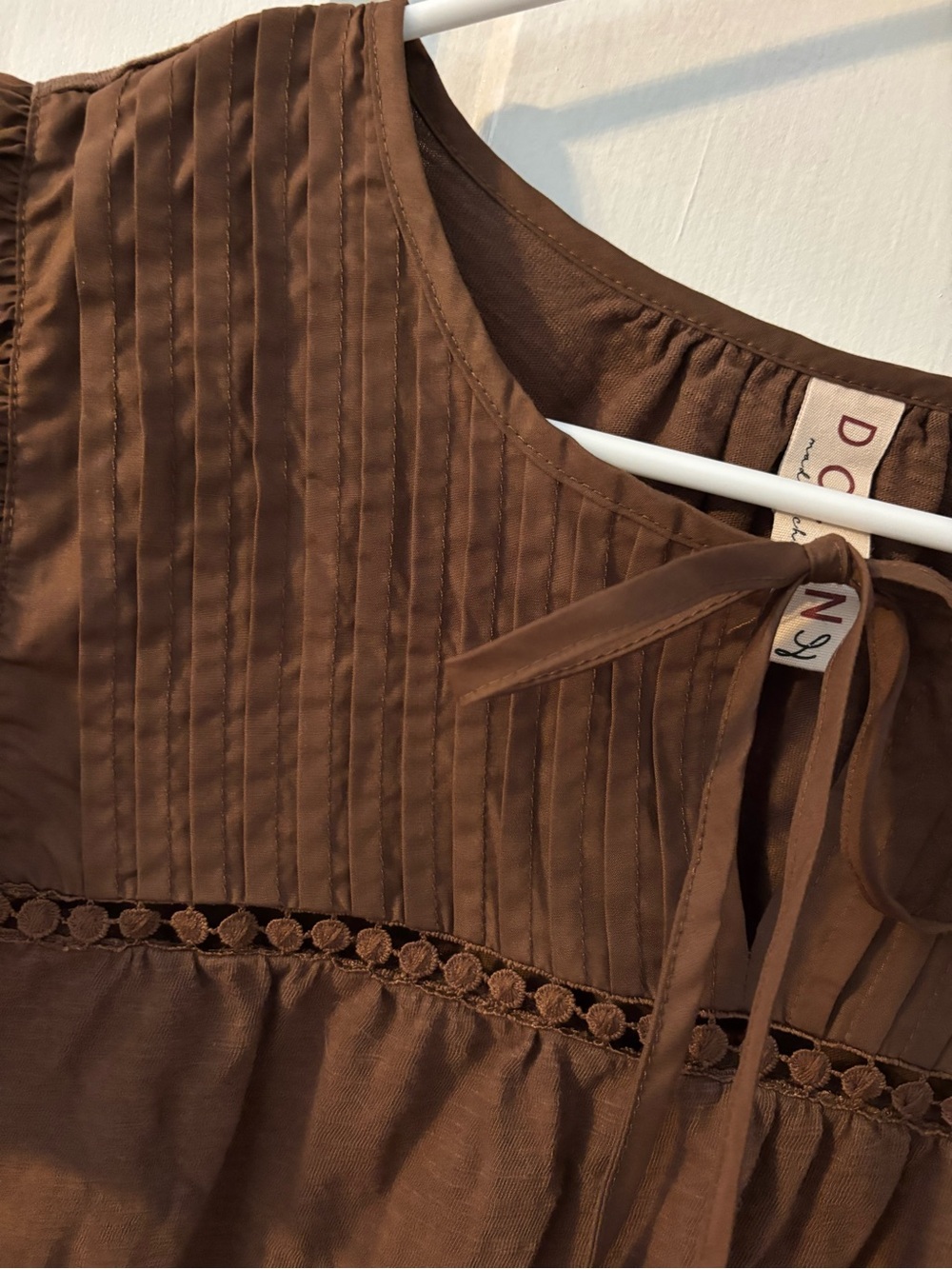 Dolan/Anthropologie Women’s Brown Ruffle Sleeve Pleated Yoke Blouse Top Size L - Picture 2 of 6